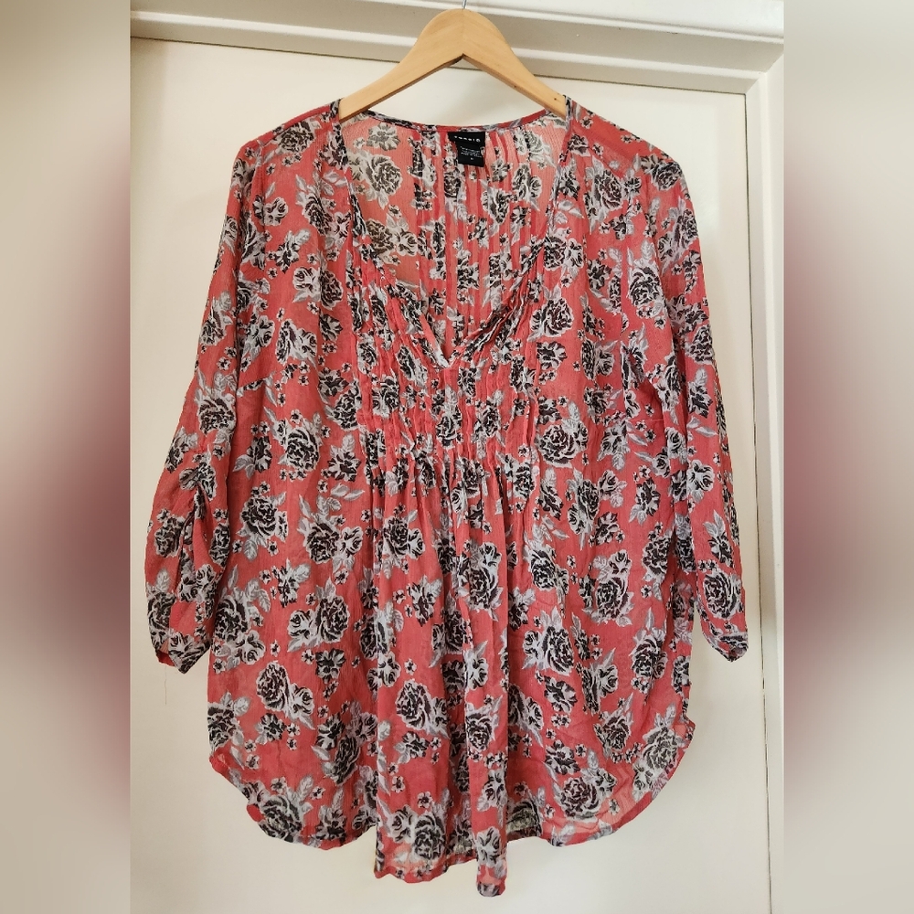 Torrid Women's Sheer Floral Blouse Top Red Flowy‎ Size Large